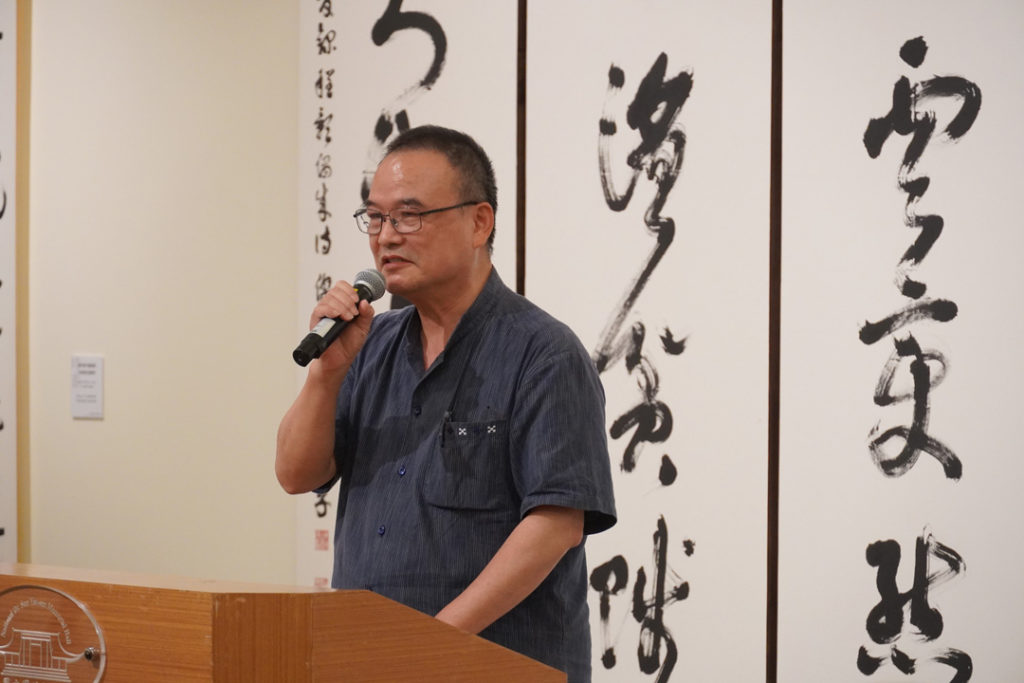 ▲故宮博物院院長蕭宗煌認為連勝彥的書藝以中庸之道貫通，極具深邃內涵與可觀性。（記者 辛澎祥/攝）