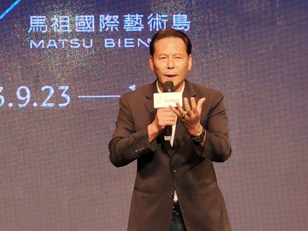 ▲連江縣縣長王忠銘致詞時表達對馬祖國際藝術島的高度重視與期待。(記者 辛澎祥/攝)
