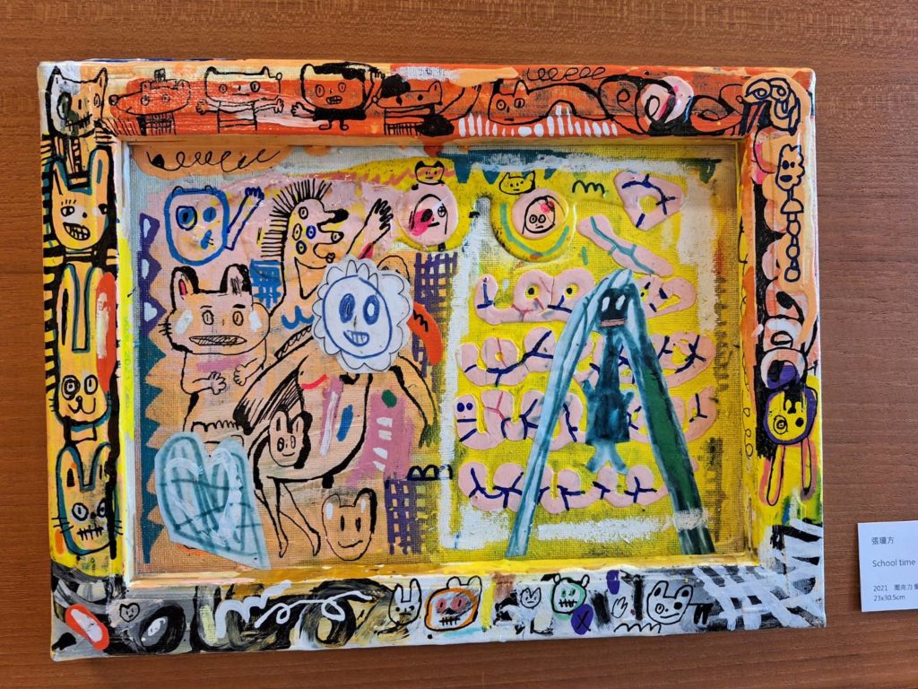 ▲奔放的色彩與美麗的構圖，不少作品在藝術家的筆觸下呈現熱情與正能量。（記者 辛澎祥/攝）
