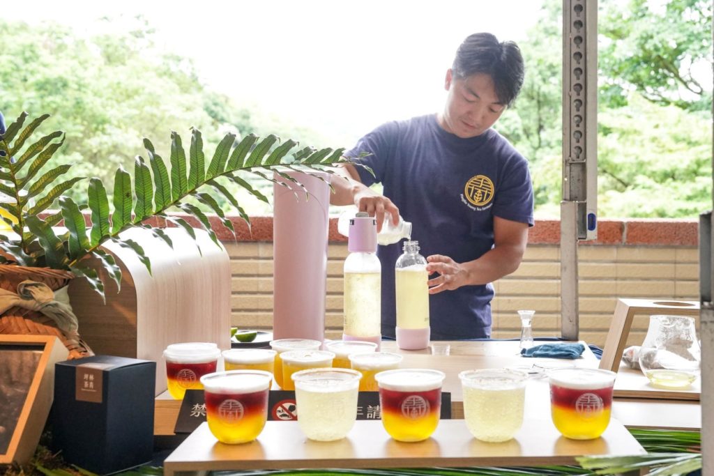 ▲茶藝專家展示沖泡茶的技術。(圖/新北農業局 提供)