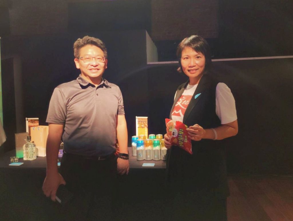 ▲國立新竹生活美學館館長葉于正(左)與連江縣政府文化處處長吳曉雲,在馬祖國際藝術島活動中付出極大心力。(記者 辛澎祥/攝)