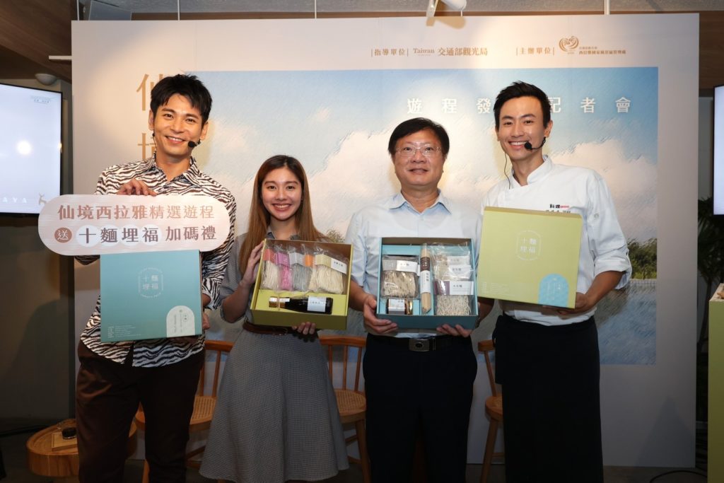 ▲徐振能處長(右三)與活動代言人大力行銷西拉雅仙境。(圖/西拉雅風管處 提供)