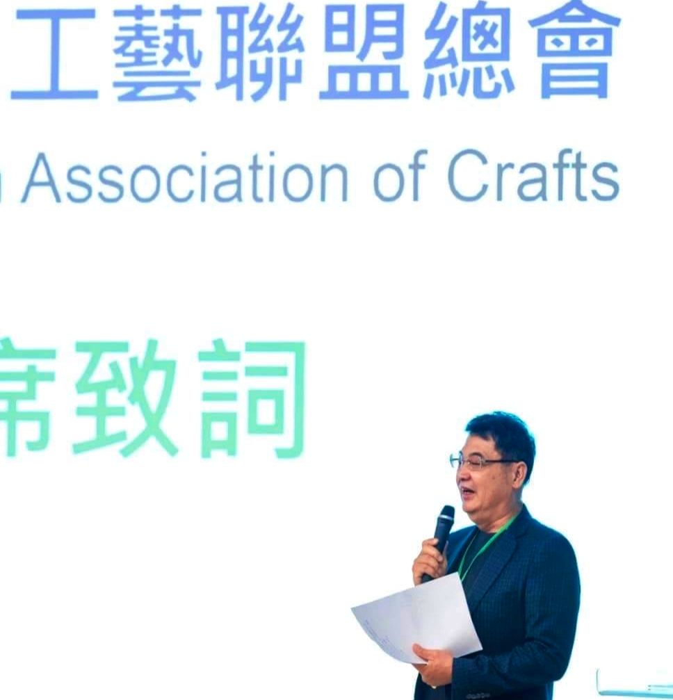 ▲臺灣工藝聯盟總會理事長陳啟村致詞勉勵工藝界大團結，為工藝產業開拓新局。（圖/陳啟村 提供）