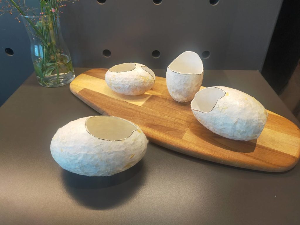 ▲創作的巧思與工藝的結構肌理，讓臺灣工藝備顯藝術性與時尚感。（記者 辛澎祥/攝）