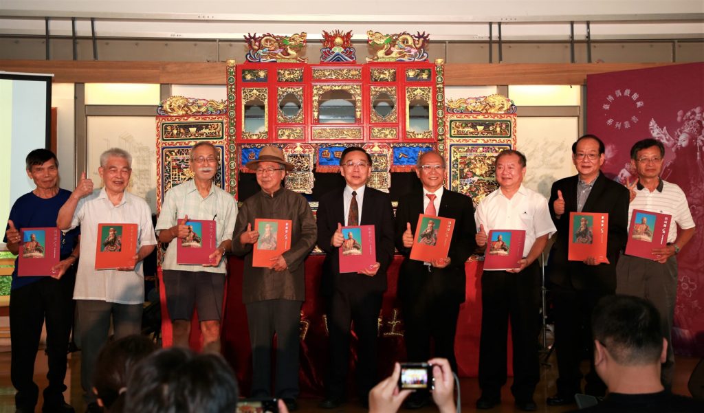 貴賓歡慶臺博偶戲館藏系列叢書第一冊「偶藏韶光—從野台走入大學的西田社」及第二冊「偶藏韶光—承先啟後的臺博館」發表。(圖/文化部提供)