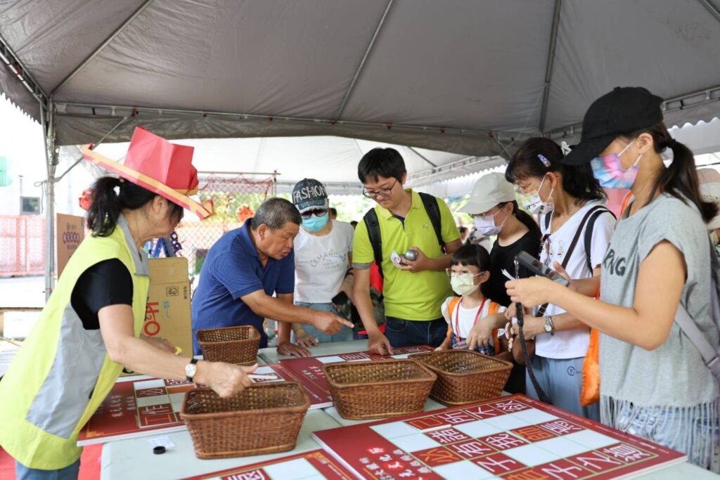▲民眾參加大龍峒狀元文化節活動興緻高昂。(圖/台北市商業處 提供)