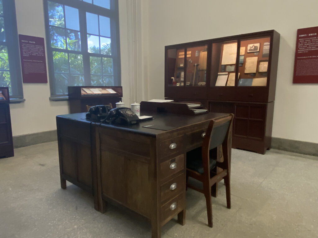 國家鐵道博物館籌備處於「總辦公室」的辦公空間推出現地展，還原場域過去作為臺北機廠決策空間的風貌。（圖/文化部提供）
