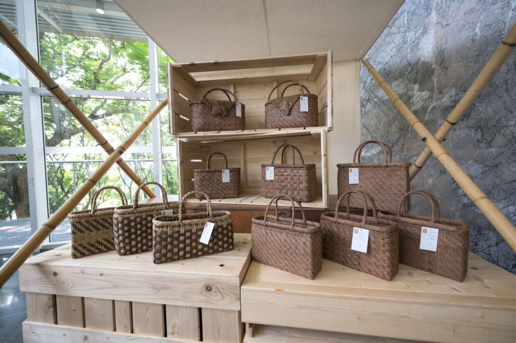 ▲現場展出的精緻工藝作品成為焦點。(圖/工藝中心 提供)