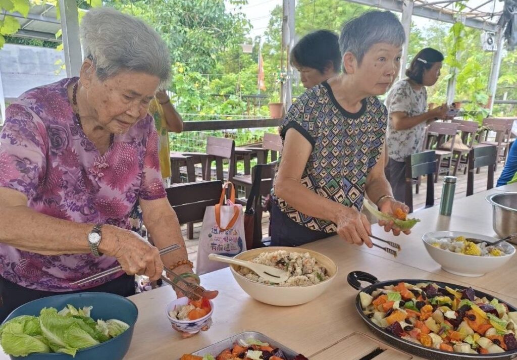 ▲新北社區居民對農業局推廣的綠色服務極力配合。(圖/新北農業局 提供)