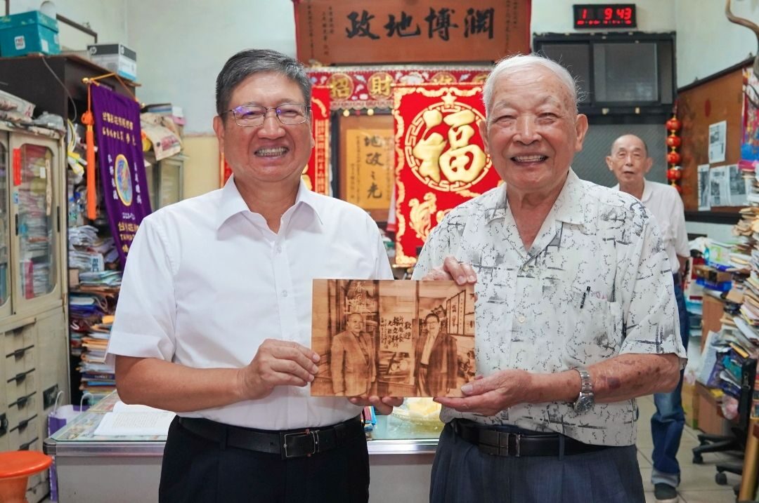 薪傳客家文化   關心地方   楊文科拜訪93歲耆老彭學堯