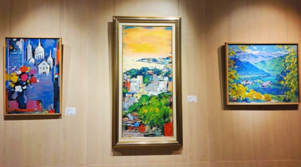 ▲何肇衢老師的原作也在展出之列，格外成為展場矚目的焦點。（記者 詹佳綺/攝）