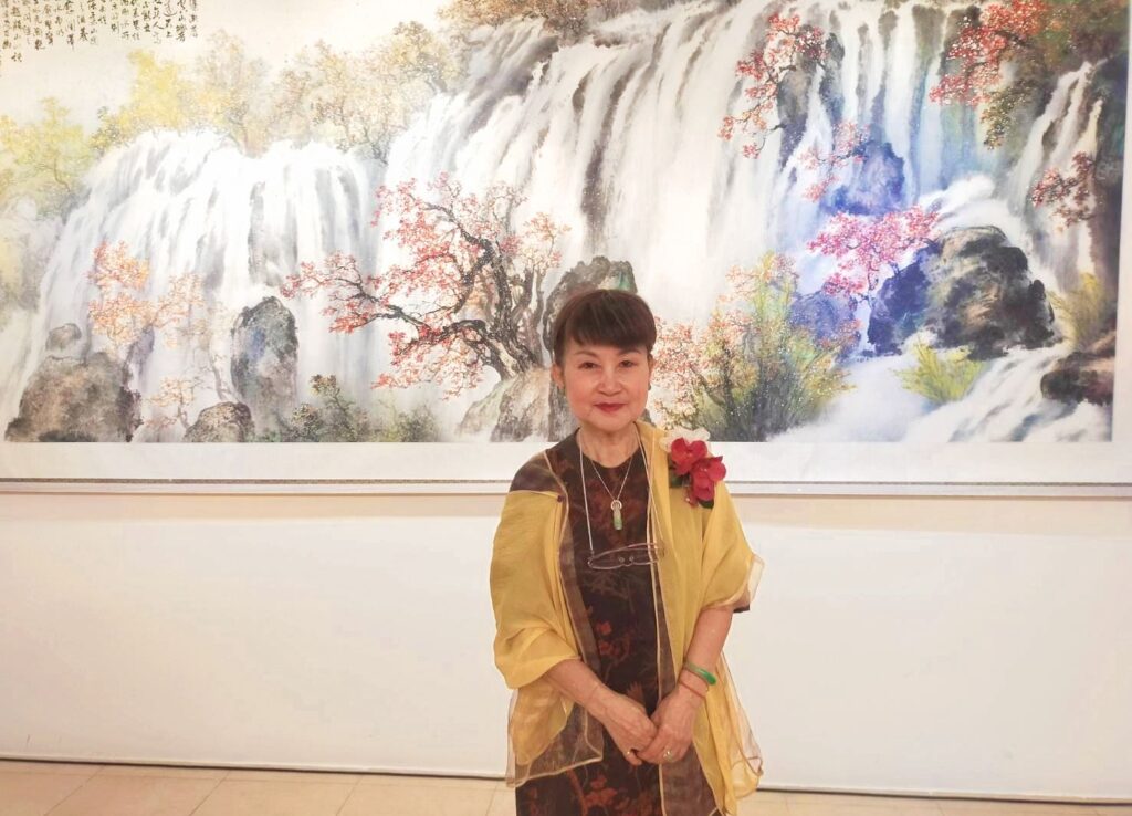 ▲水墨畫家陳麗雀彩墨個展呈現她追求自然的快意心境,讓作品嬌艷雅致,觸動心弦。(記者 辛澎祥/攝)