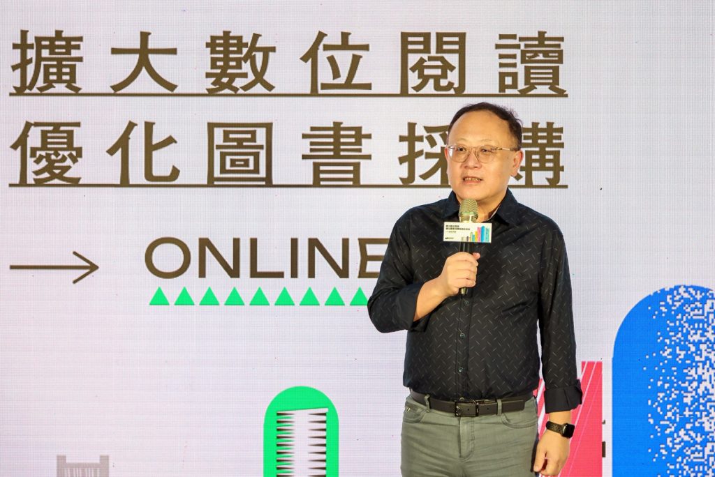 文化部長史哲表示，「圖書優化採購」將保證出版社獲得定價7折以上價格；「擴大電子書借閱計次」則讓公共圖書館讀者可以無上限按次借閱電子書。（圖/文化部提供）
