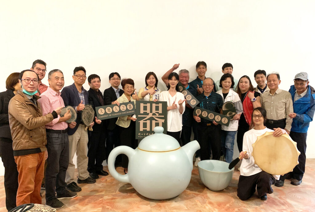 茶博館「器」特展邀集20大專業博物學館所攜手合作，嚴選各單位藏品建構出「天、地、人之器」的微型宇宙。（圖/茶博館提供）