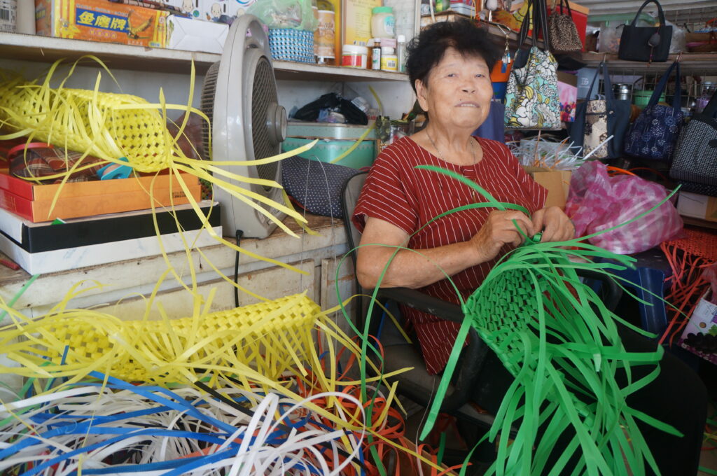 ▲吳金卿編織實用生活作品，質量兼俱。（圖/金門文化局 提供）