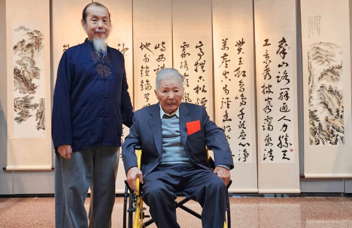 林彥助師生詩書畫展   流露豐沛書藝風華   陳文樹承襲甲骨文創作   獨創文字畫帶來視覺驚豔