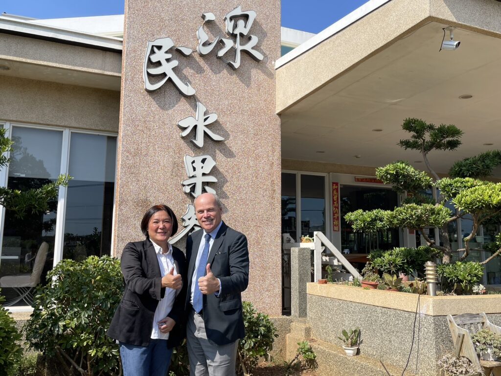 ▲立法委員陳玉珍(左)與加拿大駐台代表倪傑民在金門相見歡。(圖/陳玉珍委員辦公室 提供)