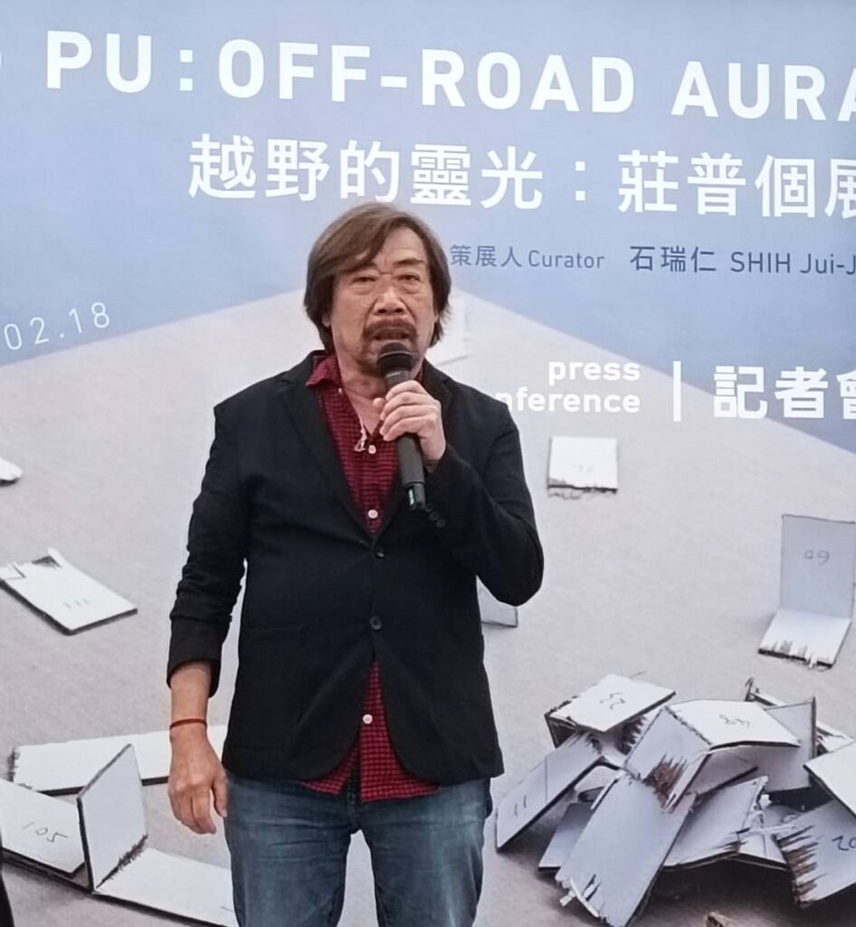 藝術家莊普闡述此次個展的內容及感想。(記者 陳安婷/攝)