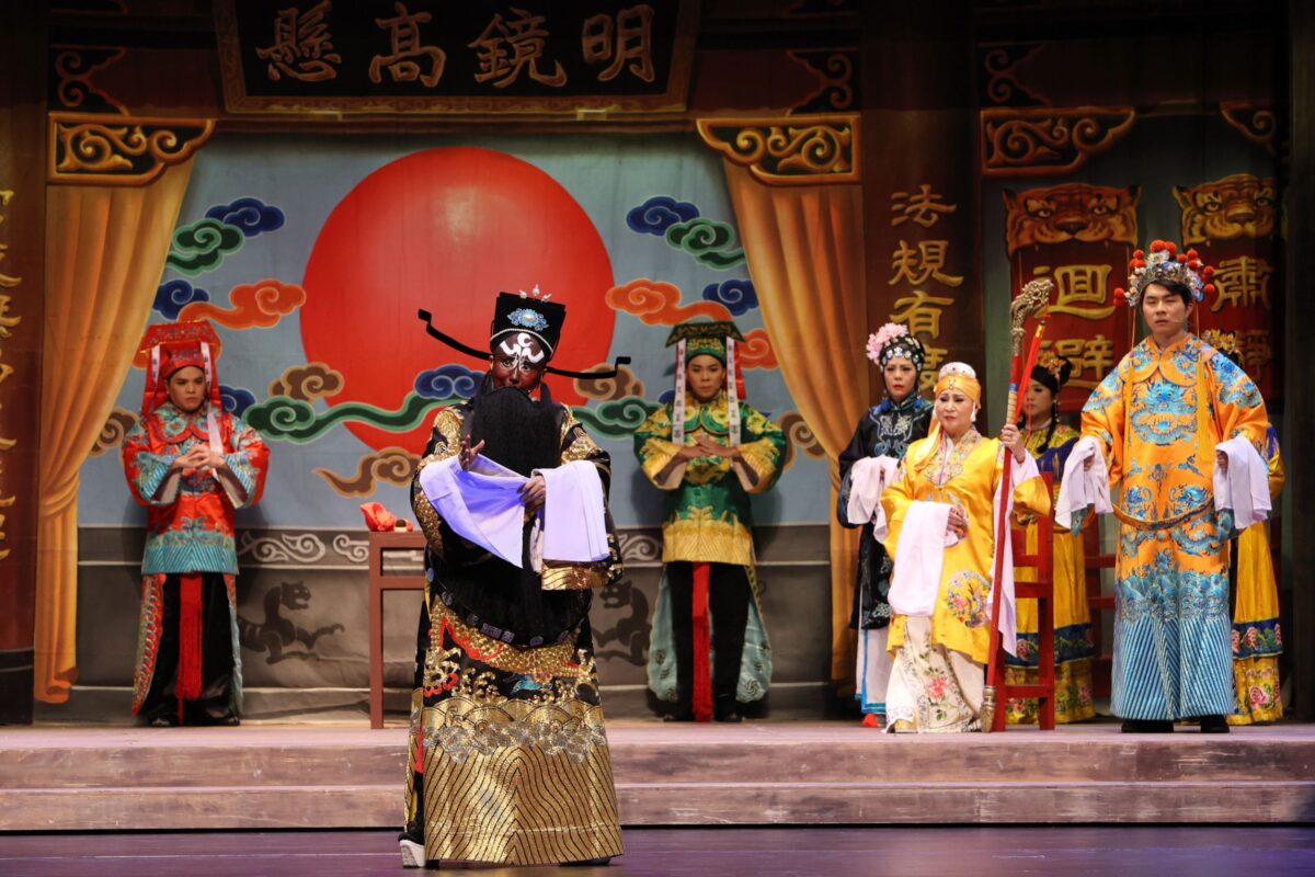 現代劇場歌仔戲40年   明華園總團 「散戲」揮別悲情   再創黃金年代