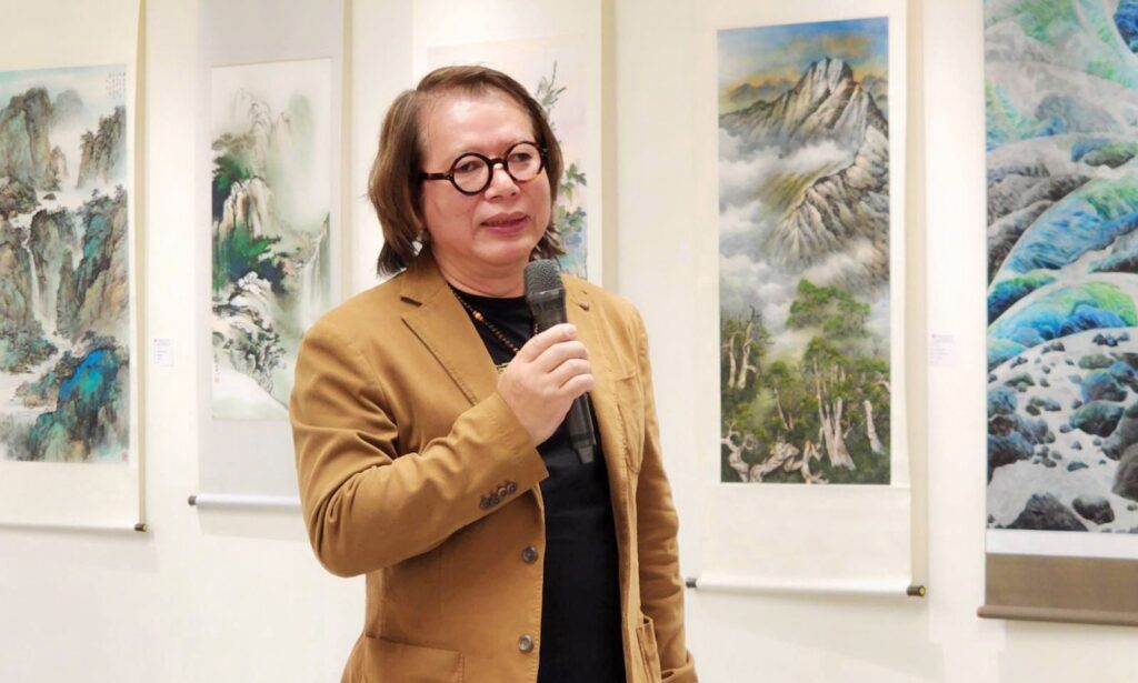 ▲專程率團來台參加聯展的新加坡天行健藝術院院長林祿在，致詞時表示能在臺灣優質的展廳交流展出感到是莫大的榮耀。（記者 詹佳綺/攝）