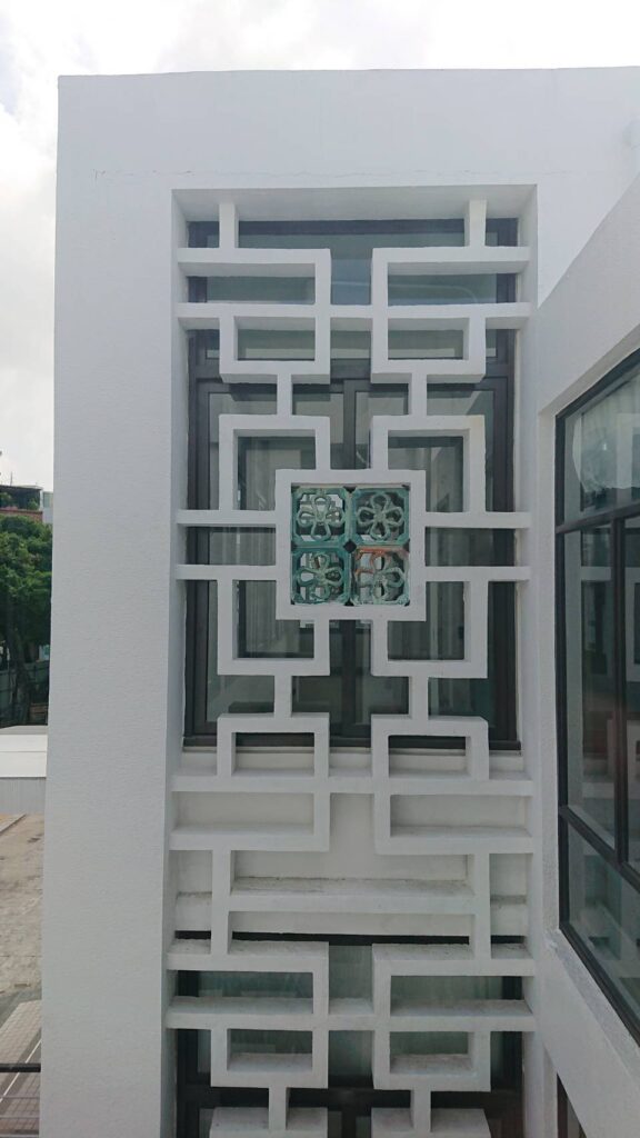 臺南市立博物館的綠柚花磚及花格窗。（圖/臺南市立博物館提供）