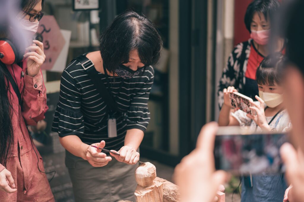 ▲工藝品的現場體驗製作極為吸引民眾的學習興緻。(圖/工藝中心 提供)