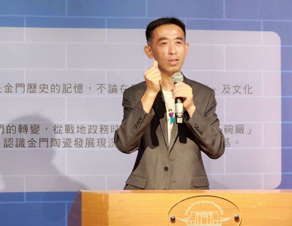 ▲國立國父紀念館館長王蘭生致詞時表達對金瓷展出的期待與重視。（記者 辛澎祥/攝）