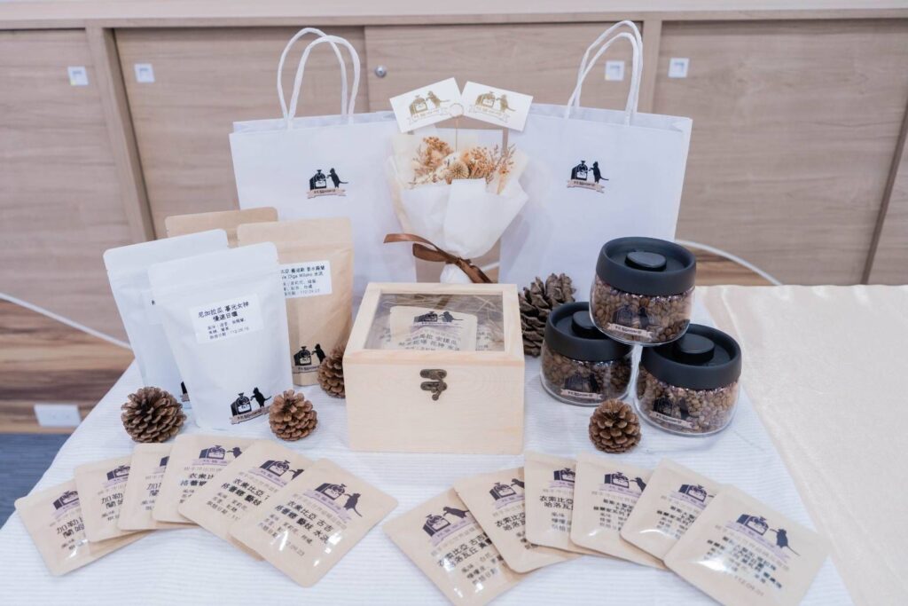 ▲台北國際咖啡節宣傳由咖啡業者所提供展示的咖啡包與伴手禮盒。(圖/台北市商業處 提供)