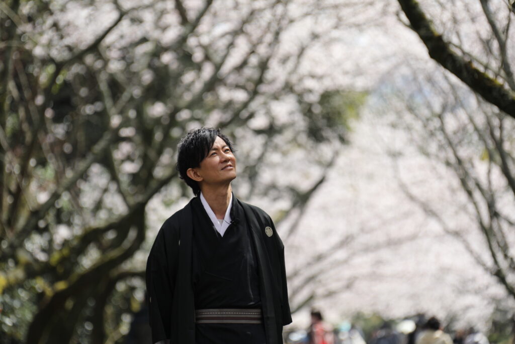 ▲首集單元的「紫雲出山」,在賞櫻絕景之地確實讓觀眾為之讚嘆。(圖/亞洲旅遊台 提供)