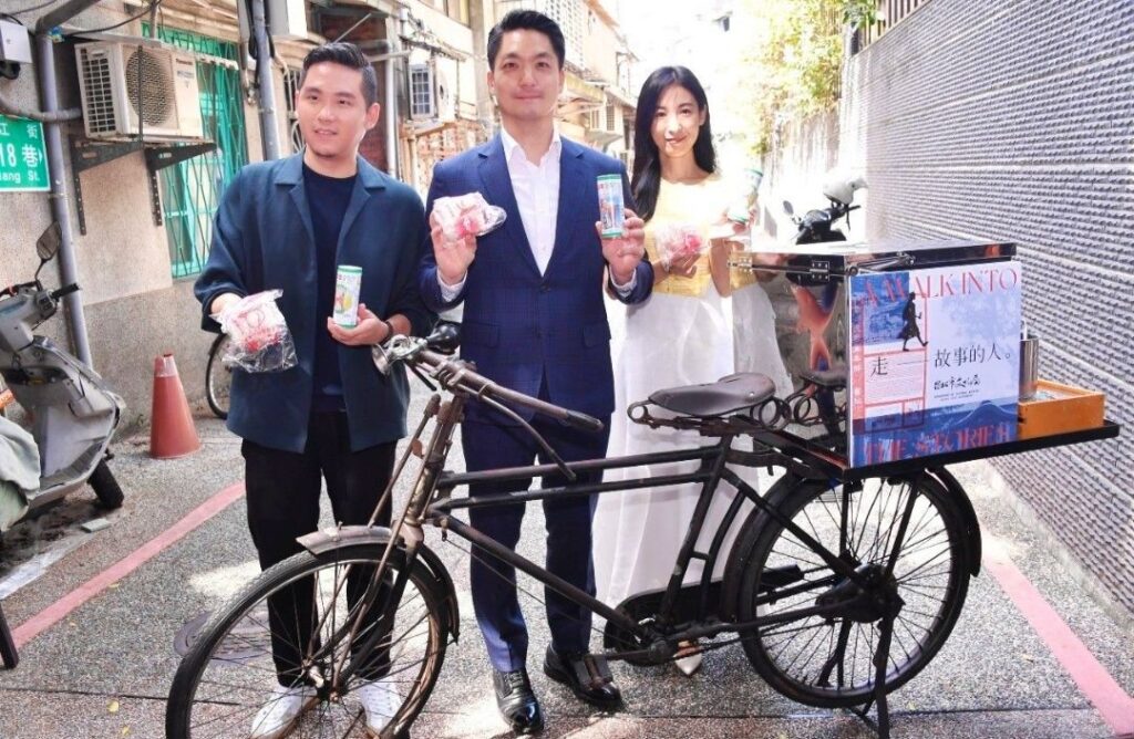 ▲台北市長蔣萬安(中)帶領市民及民眾一起認識與聆賞台北的深度文化故事。(圖/台北市文化局 提供)