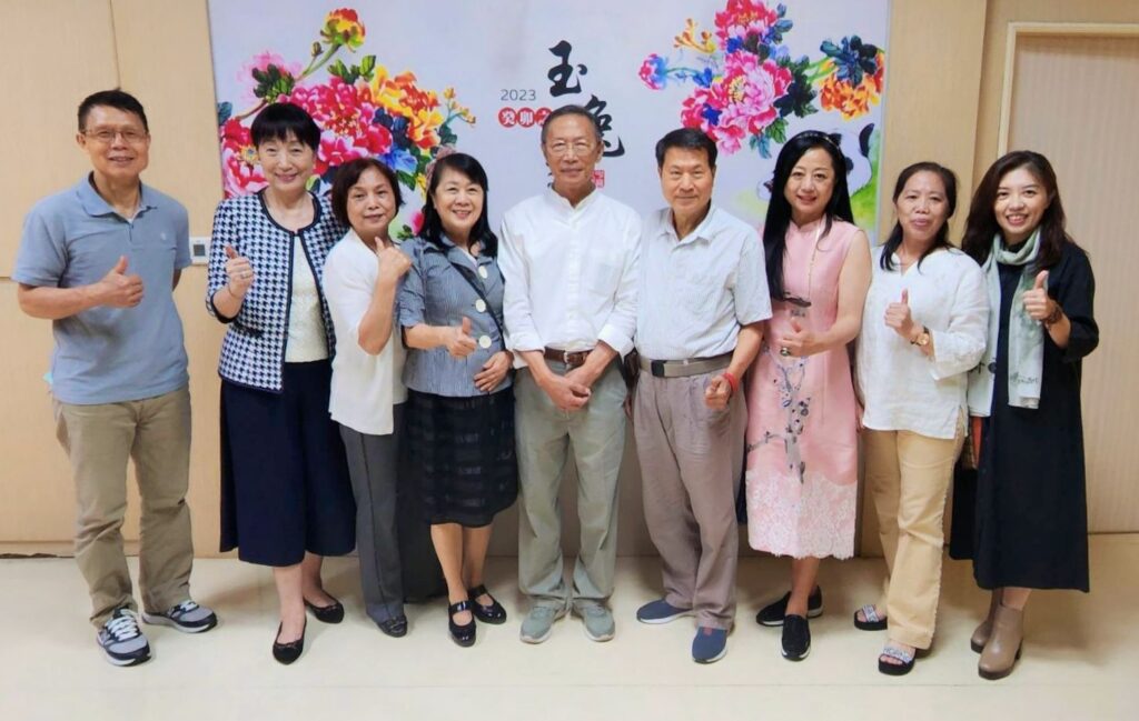 ▲隸屬中華娛樂文創產業發展協會的會員老師們,出席開幕式並合影留念。(記者 詹佳綺/攝)