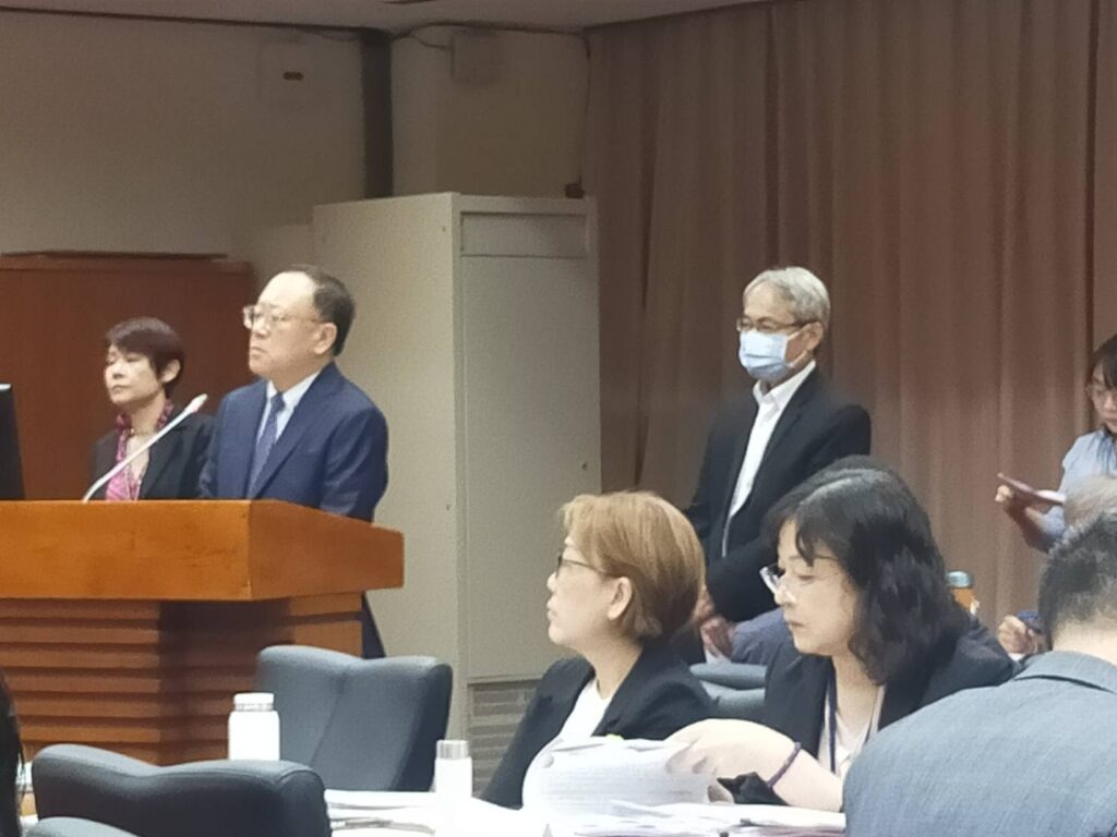▲文化部長史哲(左二)在立院文化與教育委員會備詢說明文化部政策與業務。(記者 辛澎祥/攝)
