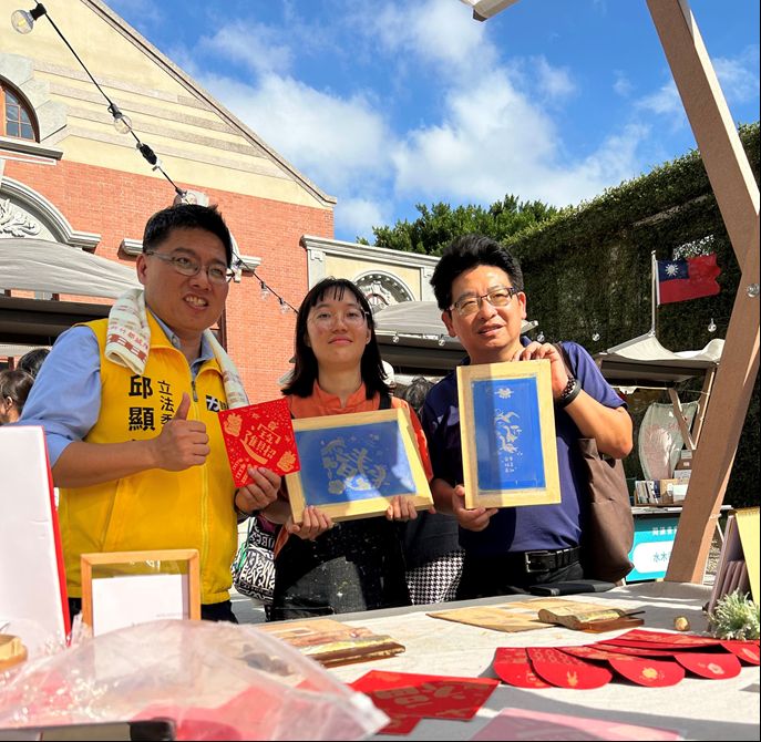 ▲立委邱顯智（左）特別前來關心活動的內容與進行，讓活動更具質感。（圖/竹美館 提供）