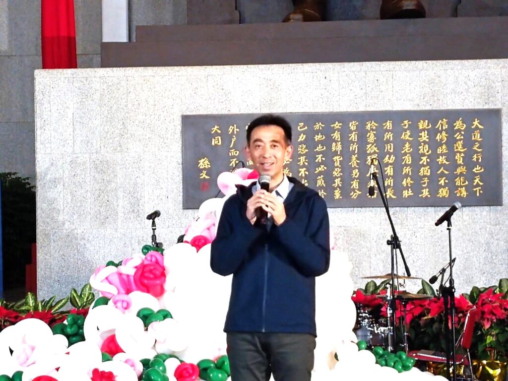 國父紀念館館長王蘭生歡迎民眾伴隨著音樂及精彩的演出，一同紀念這個具有意義的日子。（記者 陳安婷/攝）