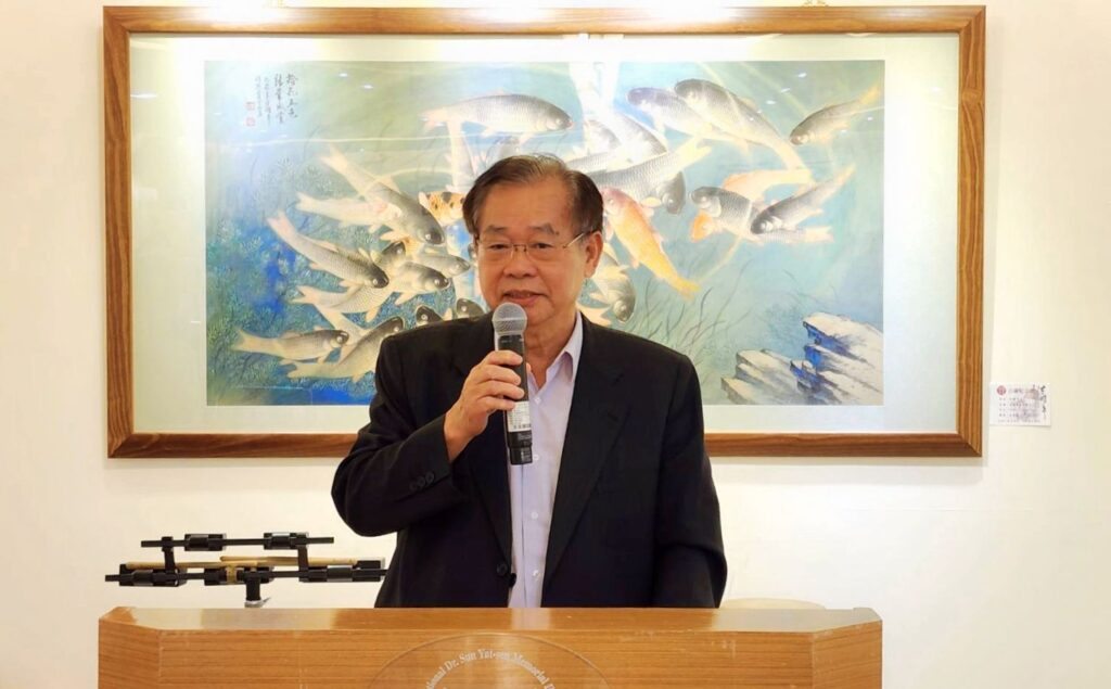▲前國立國父紀念館館長張瑞濱述說著過往與洪曜平老師相處互動的情誼,言語間更見溫情感人。(記者 詹佳綺/攝)