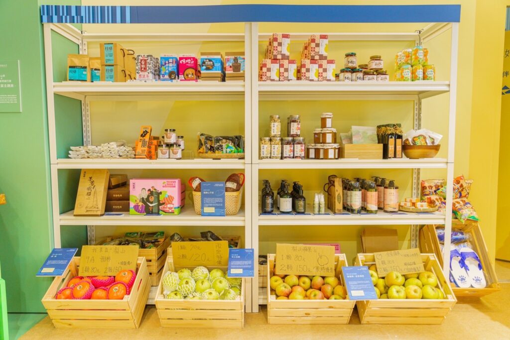 ▲特色小店的商品多樣化引來民眾的青睞。(圖/觀光署 提供)