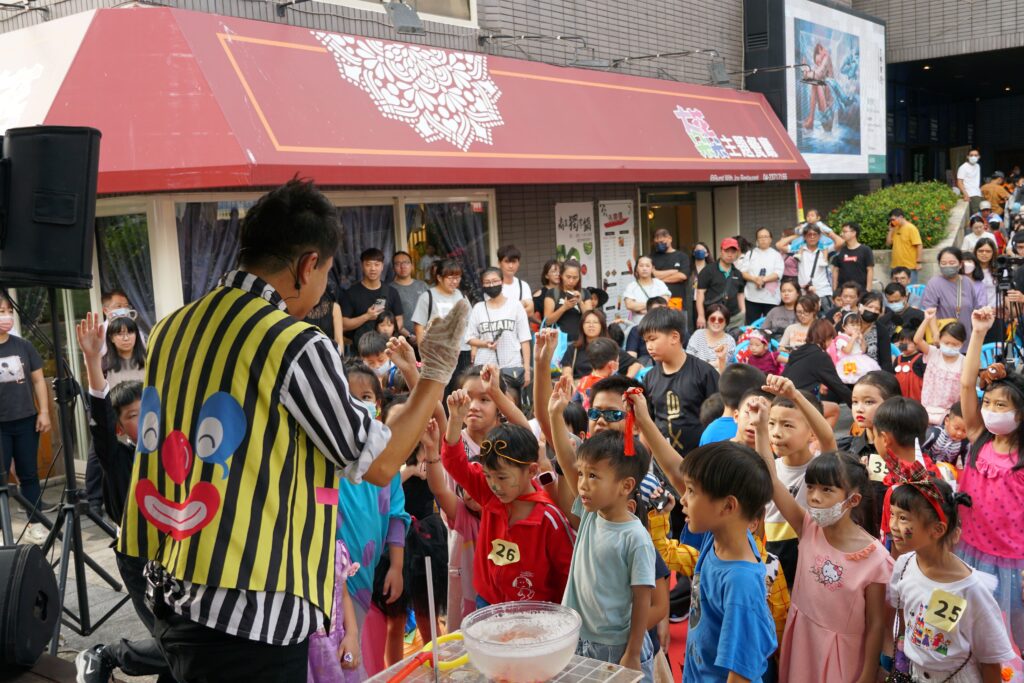 大墩文化中心40周年館慶慶典，邀請民眾看表演、賞特展、逛市集、抽大獎 。（圖/文化局提供）