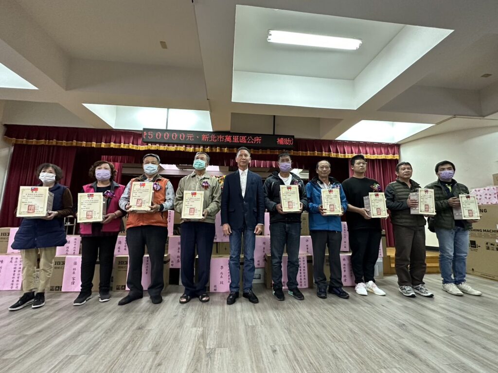 ▲獲得獎勵的萬里區漁民合影留念。(圖/新北市漁業處 提供)
