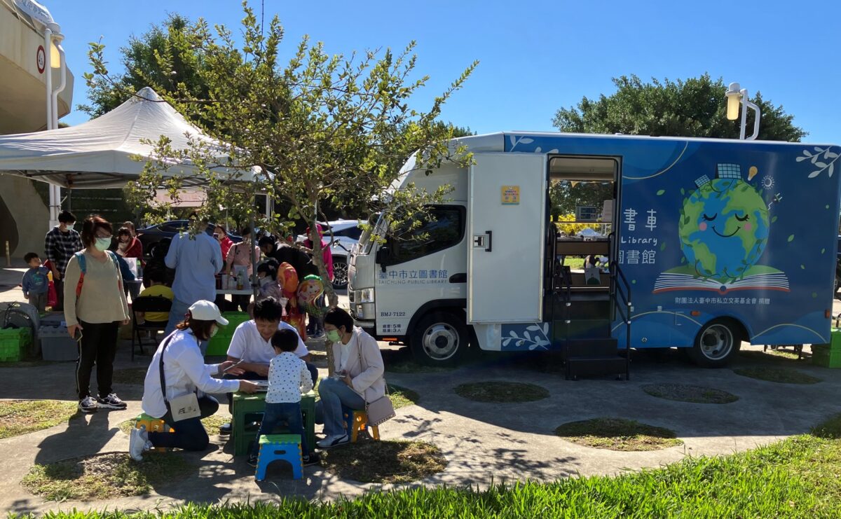 11/26臺中市民野餐日   中市圖7部行動圖書車4地登場