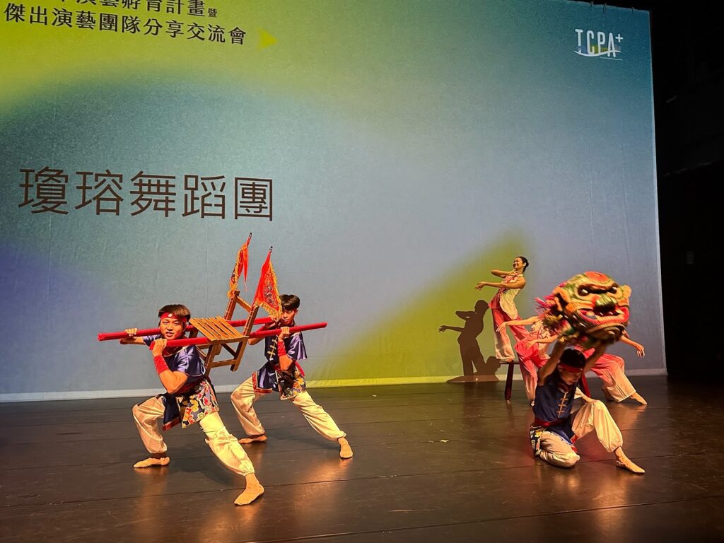 瓊瑢舞蹈團以豐原慈濟宮為背景進行舞碼創作。(圖/文化局提供)