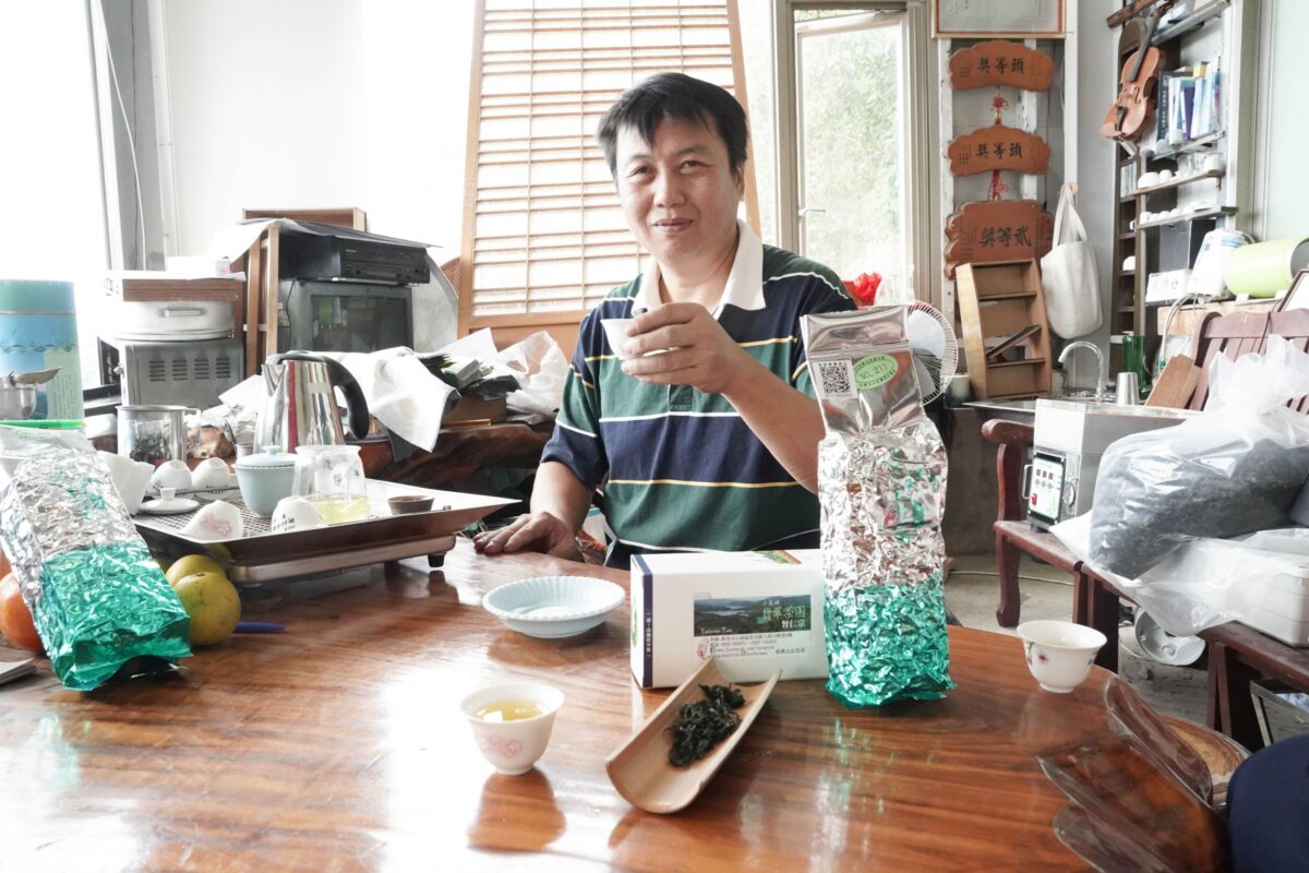 茶農曾仁宗接棒父親茶園13年   首次奪得石碇區包種茶特等獎