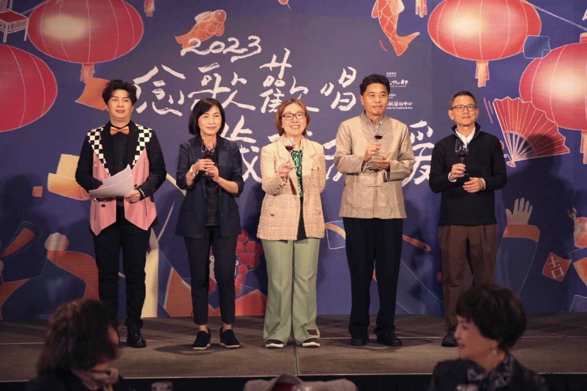 唸歌歡唱・歲末敘暖   百餘位戲曲資深藝人溫馨歡聚   傳統文化故事繼續傳頌