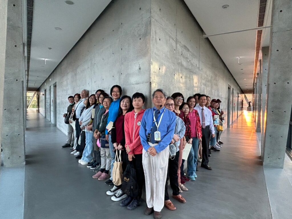 亞洲大學附屬現代美術館由館長潘襎領軍，配合社區大學辦理文博學院課程。（圖/文化局提供）