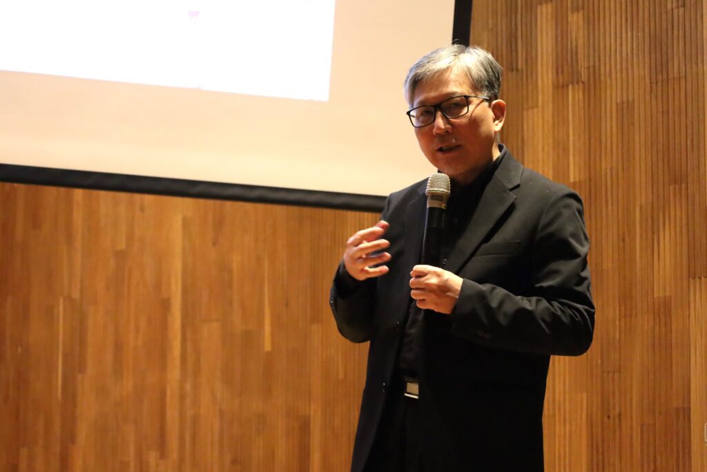 前國美館長廖仁義從西洋藝術史分析身體和視覺的關係。（圖/亞美館提供）