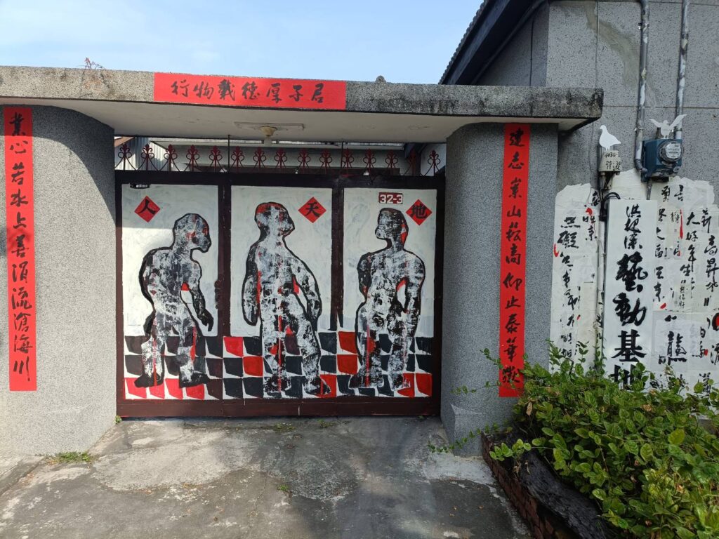 洪根深的藝動基地是他創作、抄經與自我放逐的聖地，充滿雅趣，凝聚熱情。（記者 辛澎祥/攝）