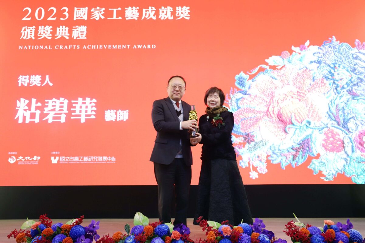 2023國家工藝成就獎頒獎   肯定粘碧華藝師對臺灣刺繡工藝成就與貢獻