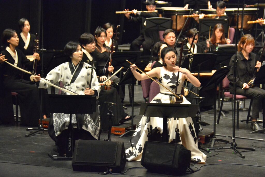 《二弦》二胡、奚琴雙協奏曲演出。（圖/傳藝中心提供）