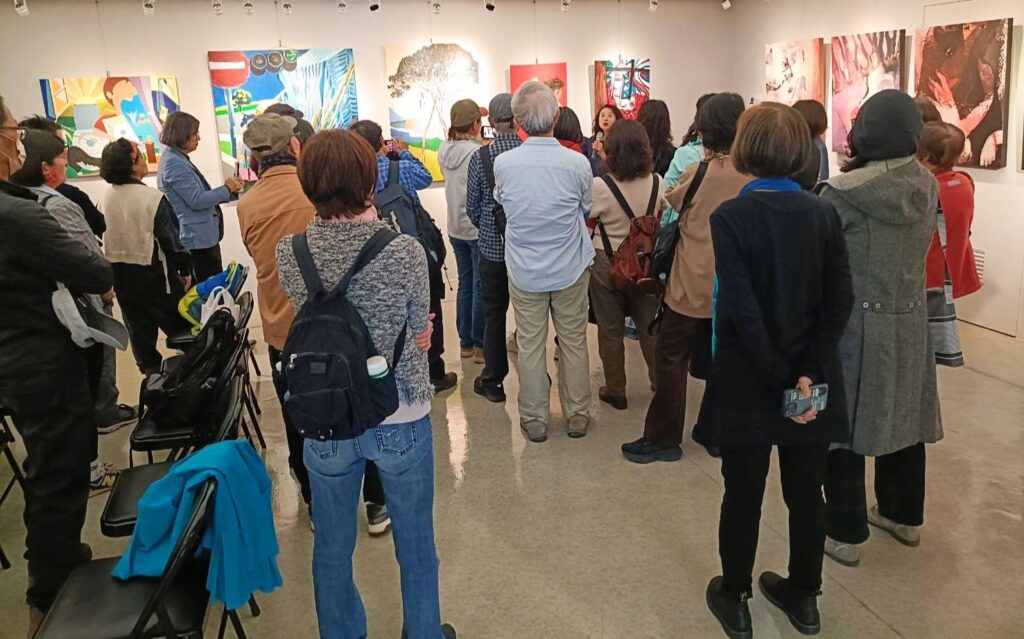 ▲「510藝術群-室內風景」聯展開幕式上,各界貴賓與藝文界人士踴躍出席盛會,場面熱烈。(記者 辛澎祥/攝)