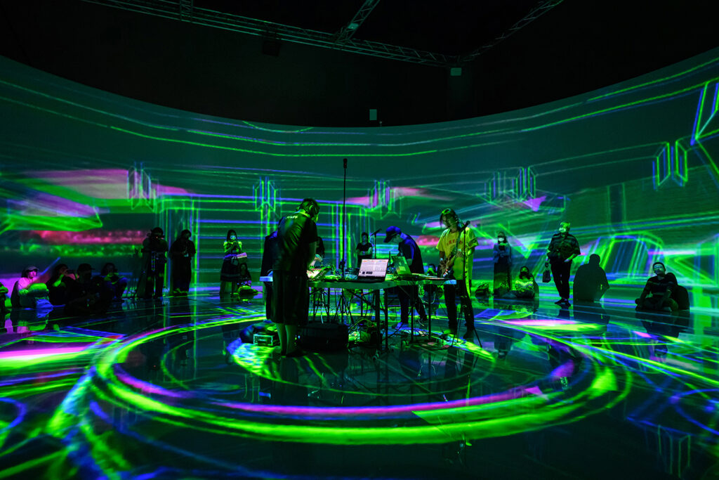 U108 Space 展演創作計畫「殘骸奇聲、跨域雙想」（2023年表演現場圖及作品圖）國立臺灣美術館提供，攝影：ANPIS FOTO王世邦。