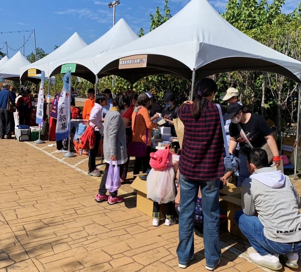 ▲臺灣港務公司舉辦的公益市集活動,吸引民眾熱情參與。(圖/臺灣港務公司 提供)